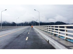 橋梁護(hù)欄  銷售熱線;1
